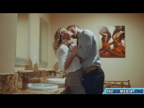 ❤️ کله چې یو ښکلی سپین رنګ تاسو په عامه تشناب کې جذبوي ️❌  جنس